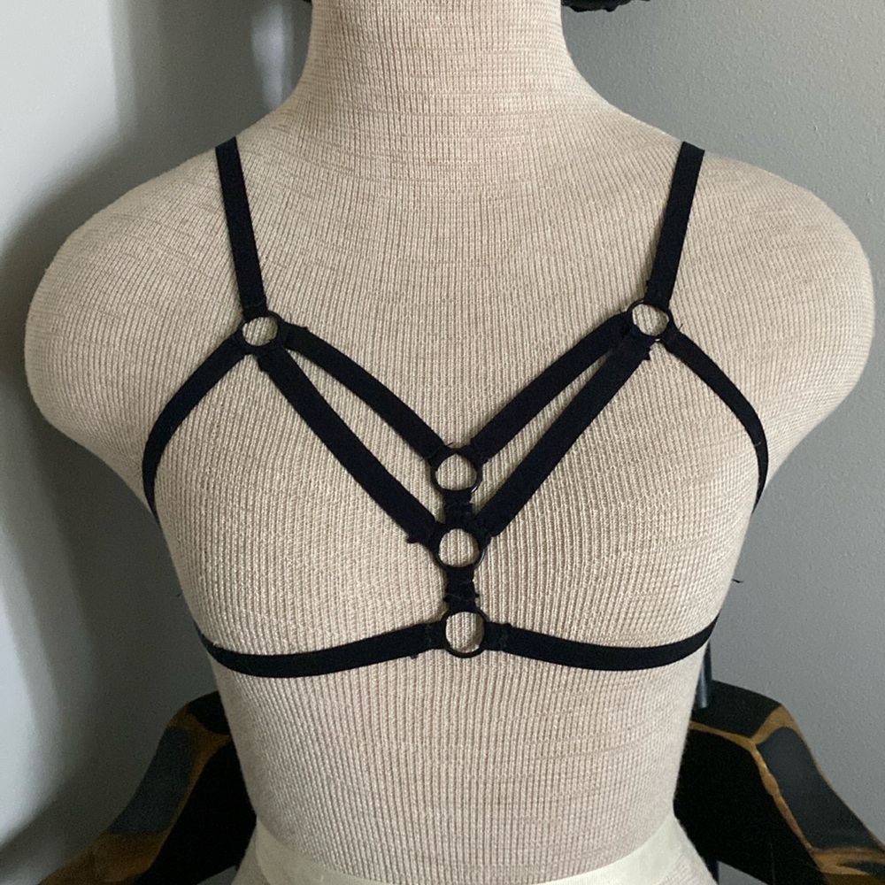 Stretchy nylon cage